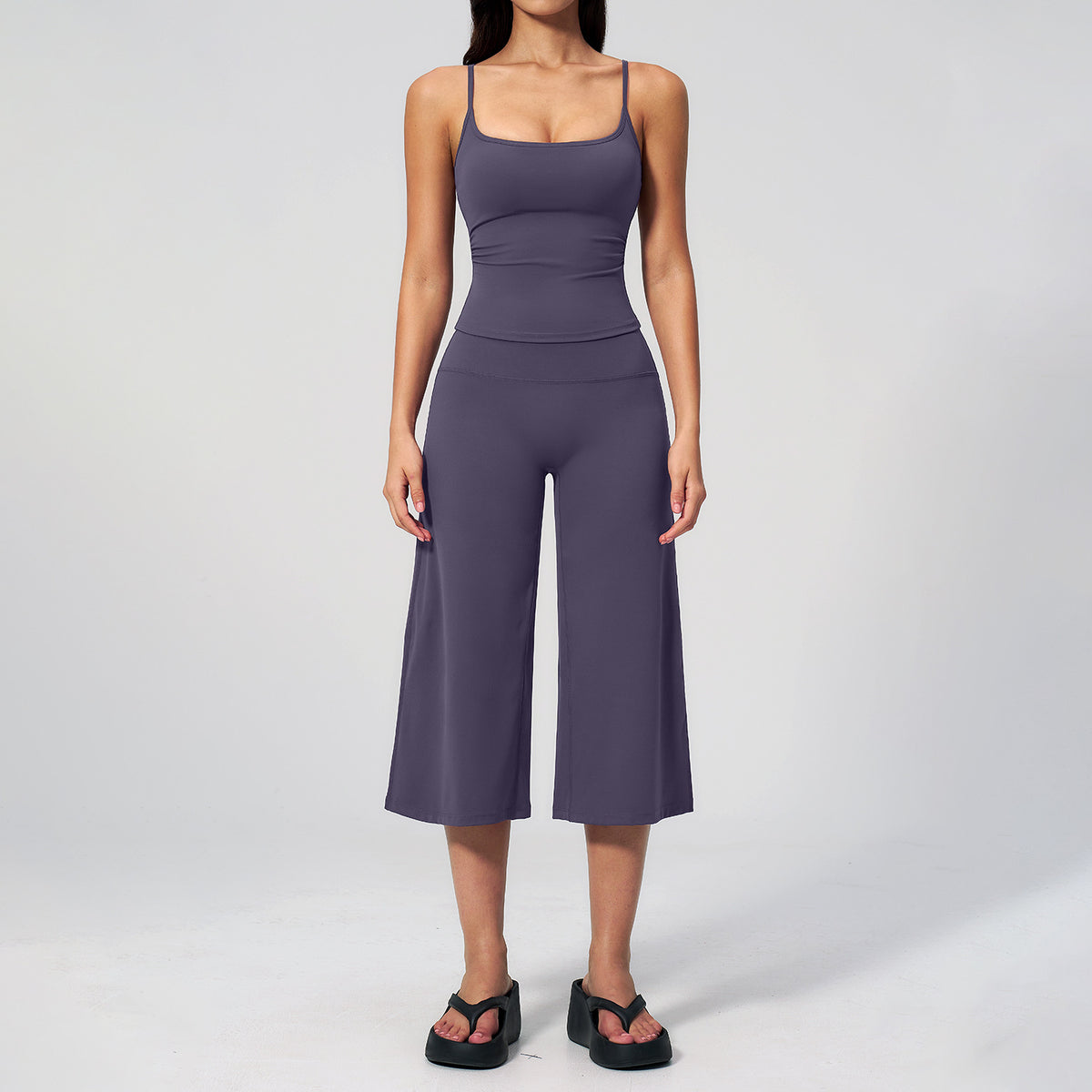 Conjunto de chaleco para yoga con tirantes y shorts de cintura alta