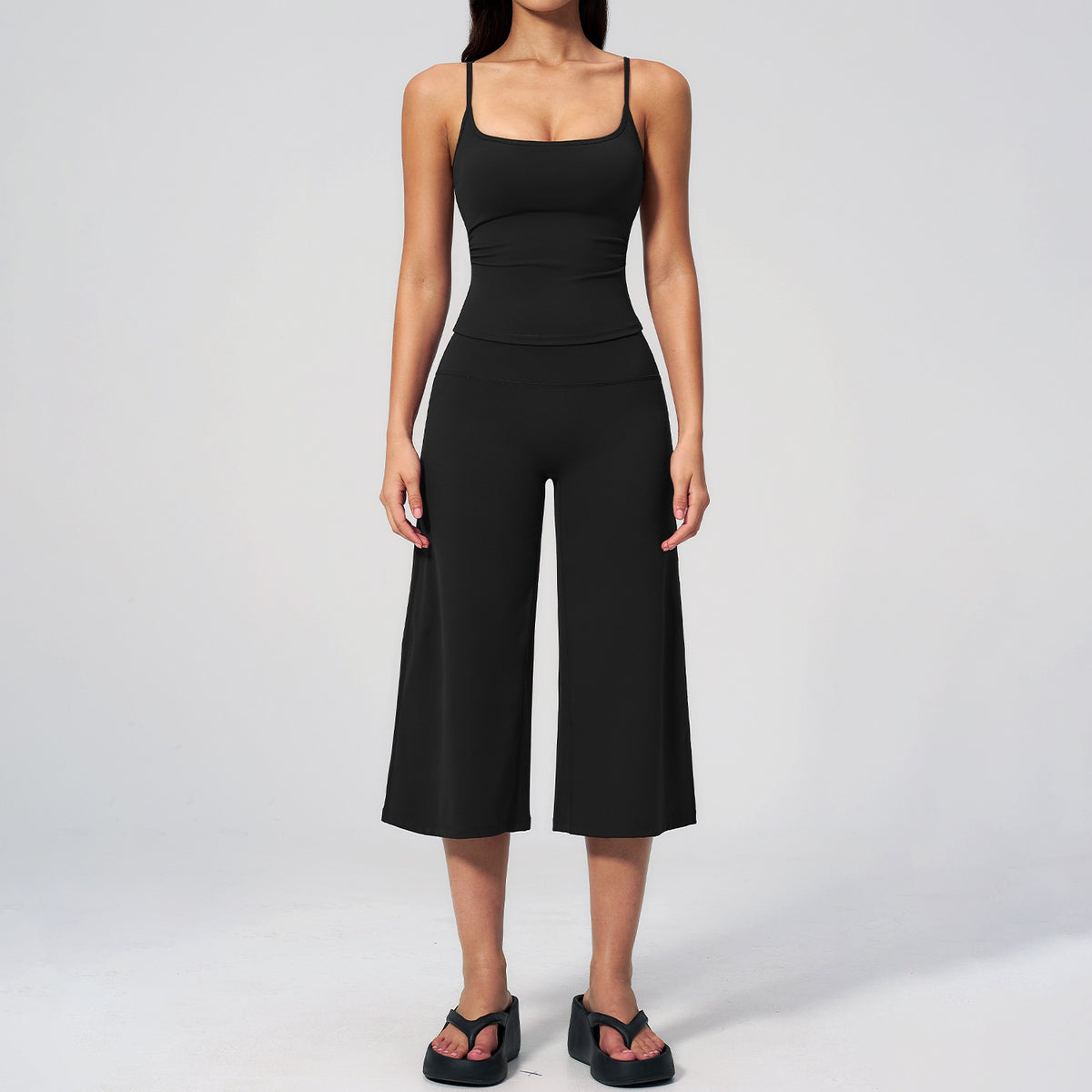 Conjunto de chaleco para yoga con tirantes y shorts de cintura alta